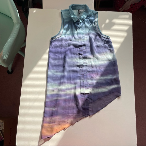 💚3/$15💚 Size 4 | Small | asymmetrical mesh button up collared sleeveless tunic - Picture 2 of 8